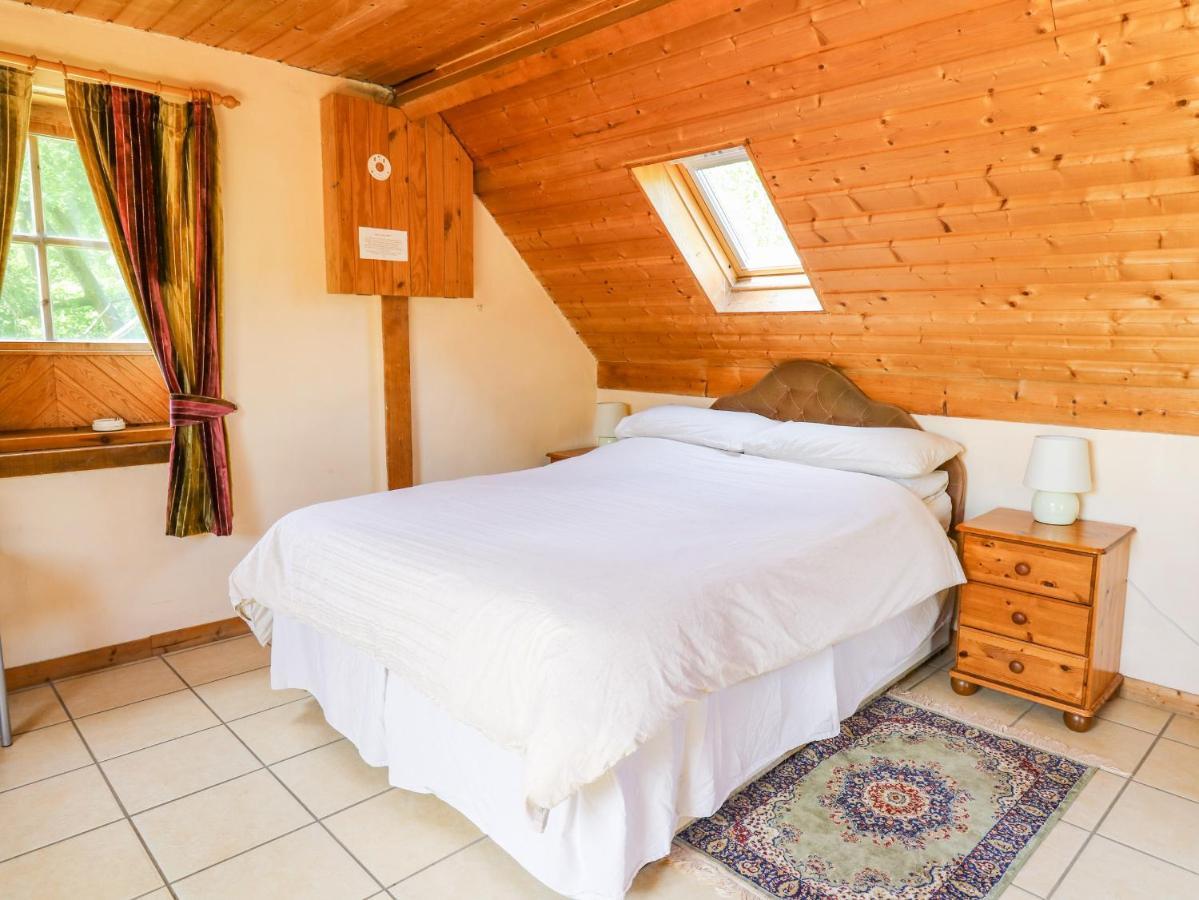 The Loft Apartment Llangunllo Luaran gambar
